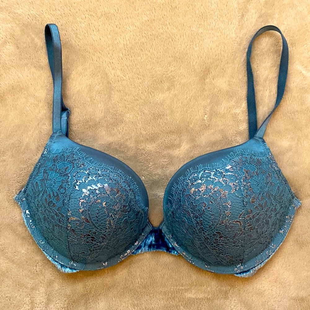 Bombshell lace blue bra like new